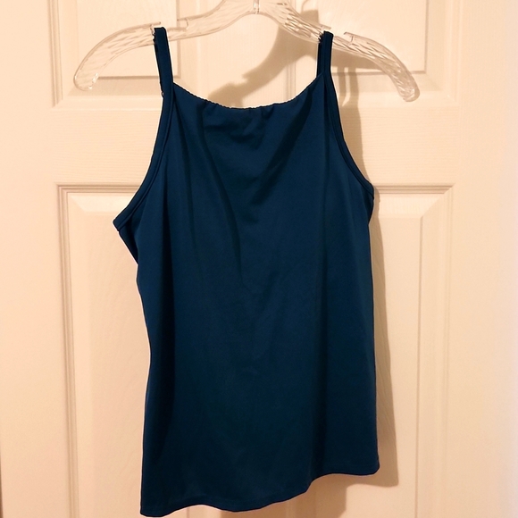 Norm Thompson Tank with Built in Bra, 38B - Picture 3 of 6